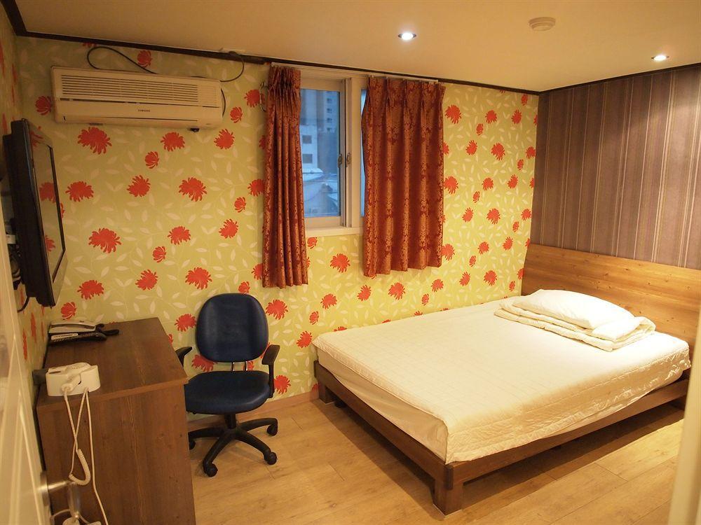 Shinchon Guest House โซล ภายนอก รูปภาพ