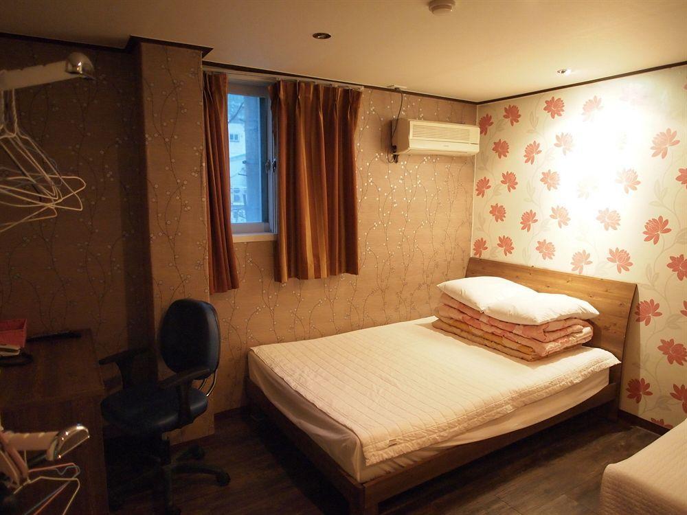 Shinchon Guest House โซล ภายนอก รูปภาพ