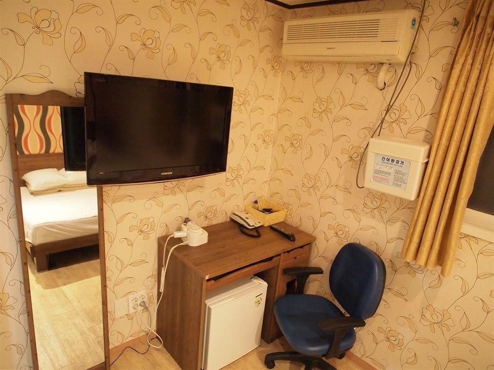 Shinchon Guest House โซล ภายนอก รูปภาพ