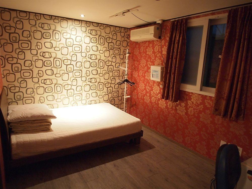 Shinchon Guest House โซล ภายนอก รูปภาพ